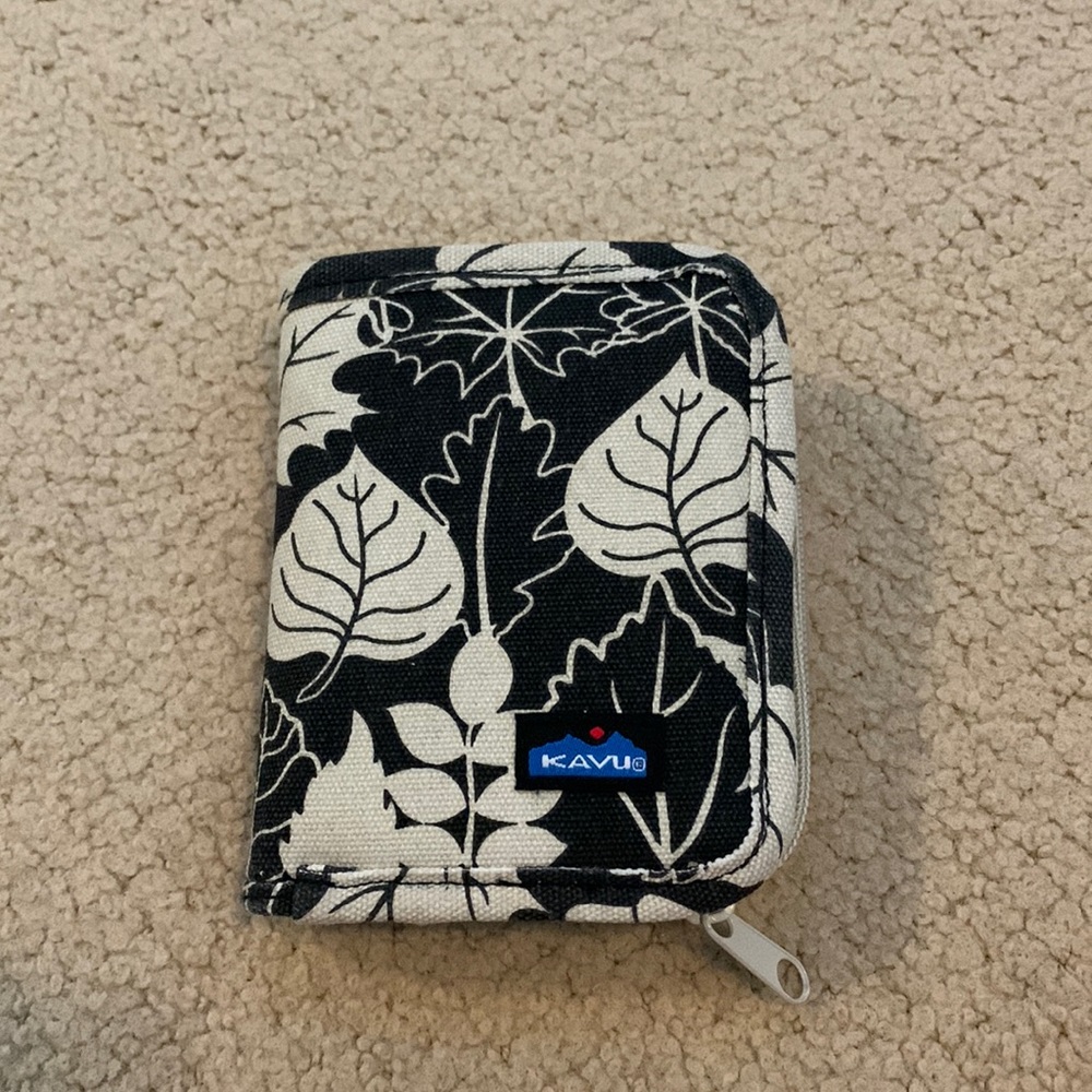 Kavu black and white wallet